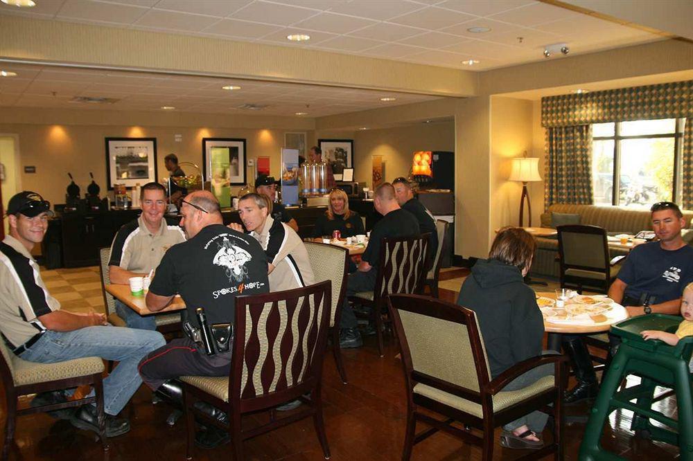 Hampton Inn Gonzales Restaurant photo