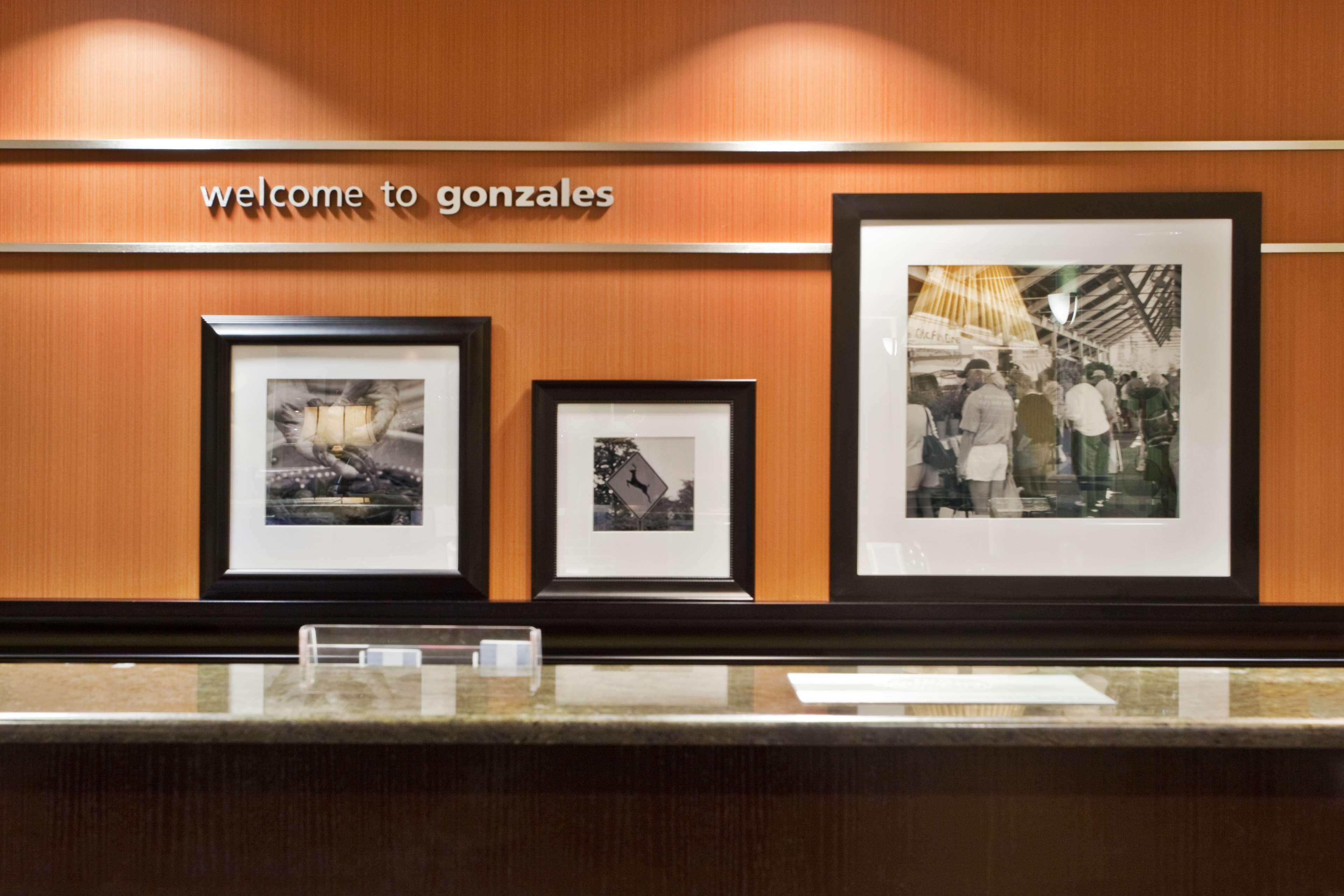Hampton Inn Gonzales Exterior photo