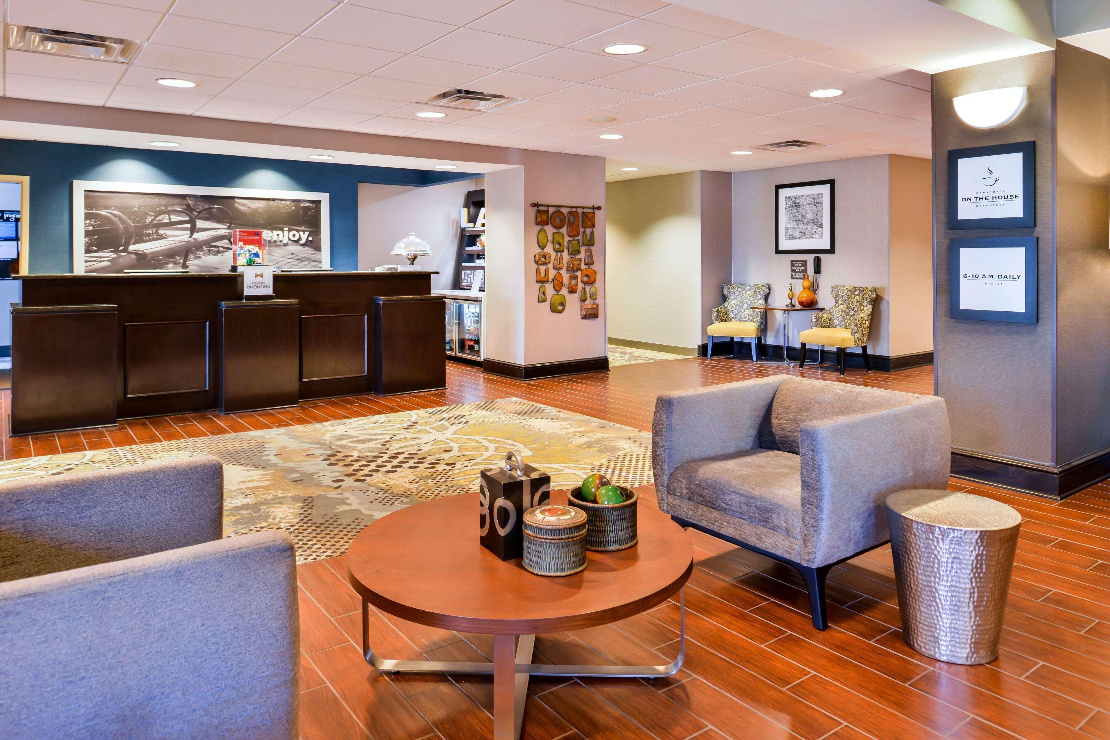 Hampton Inn Gonzales Exterior photo
