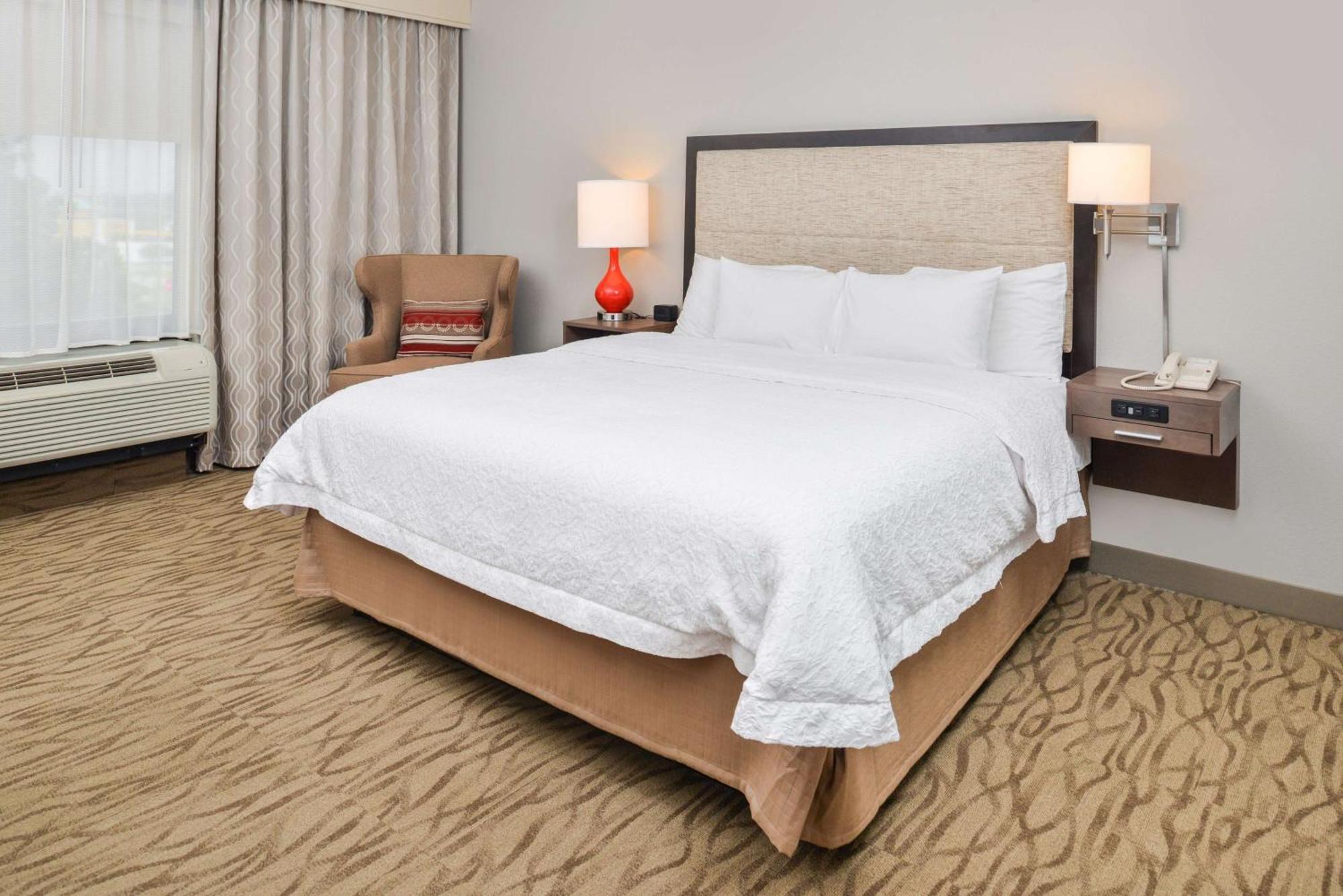 Hampton Inn Gonzales Exterior photo
