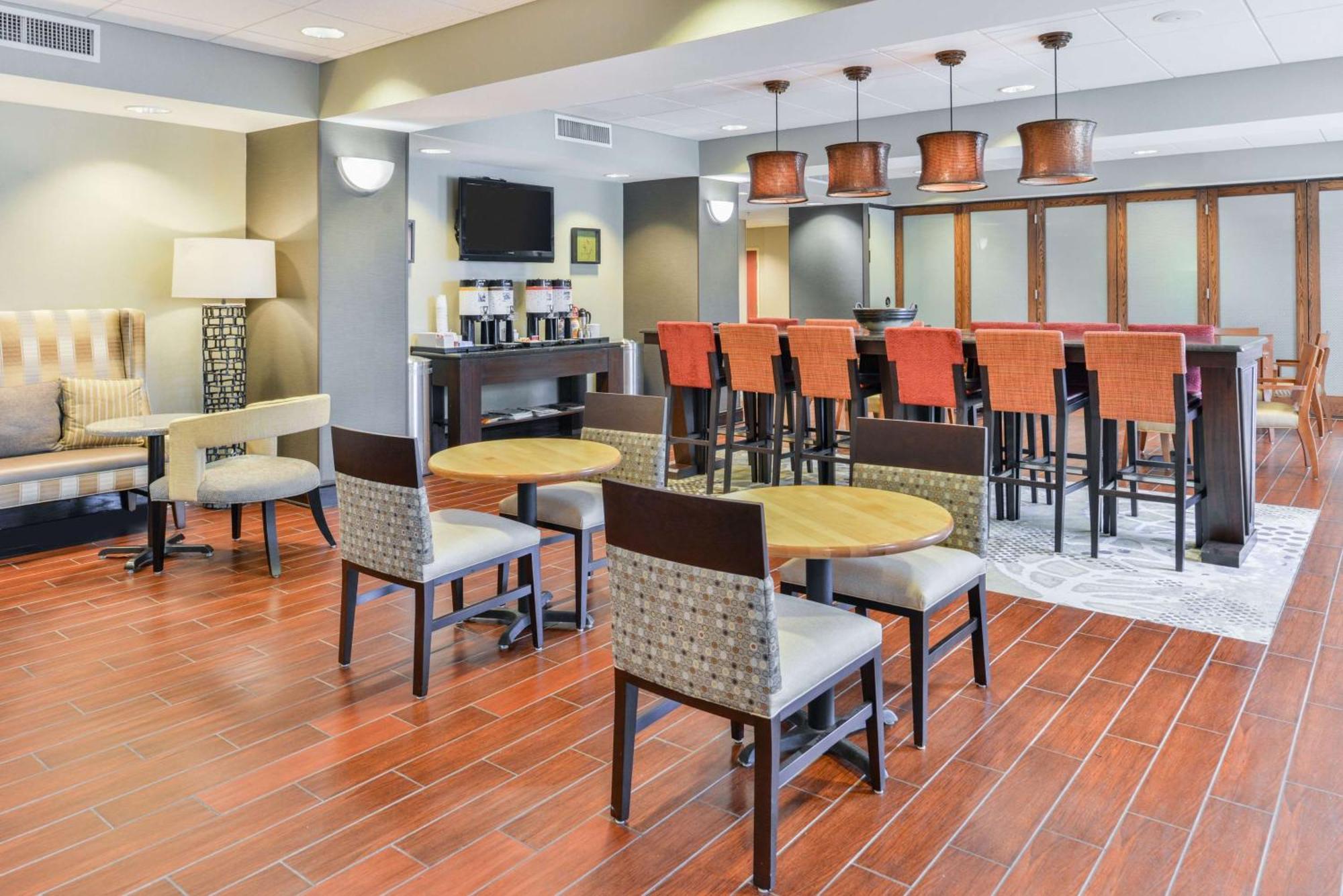 Hampton Inn Gonzales Exterior photo