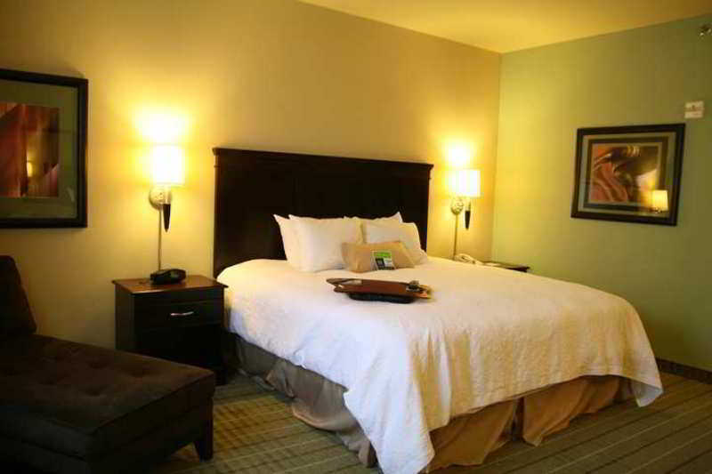 Hampton Inn Gonzales Room photo